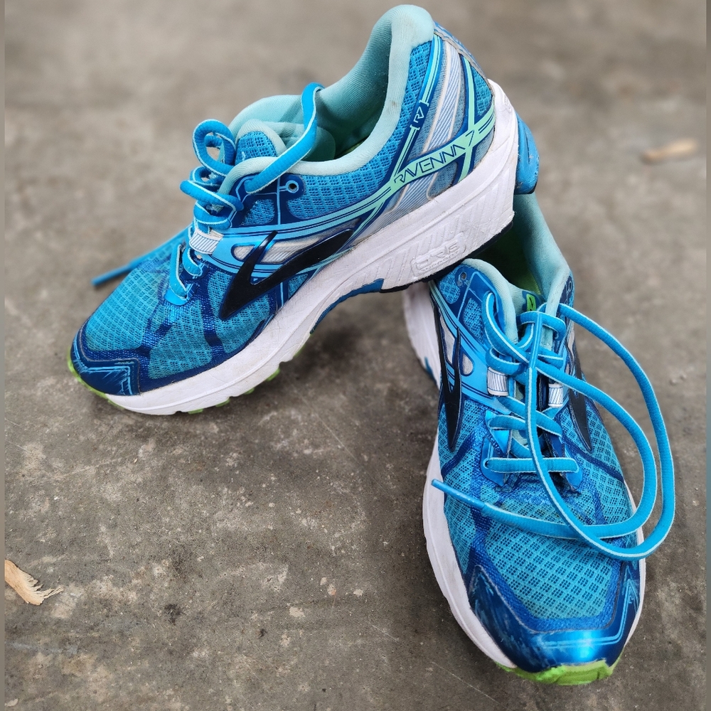 Women's Size 6.5 Brooks Ravenna Running Shoes